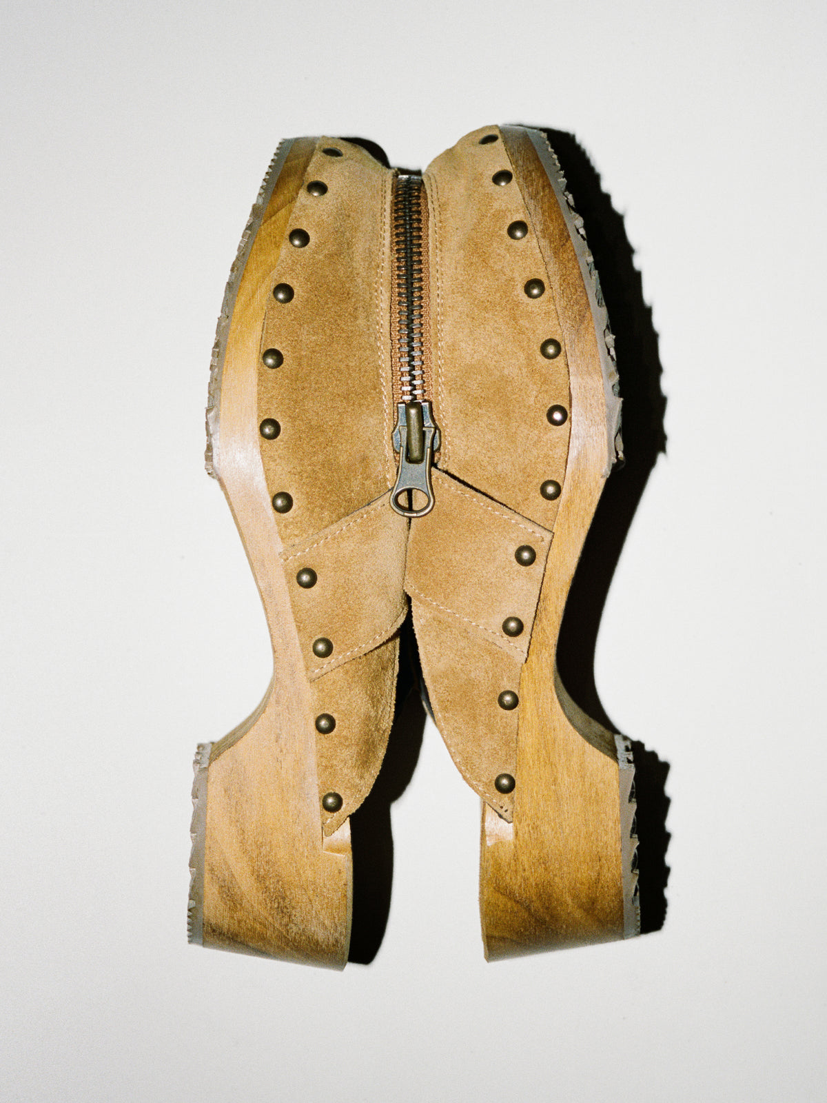 Zipped clogs