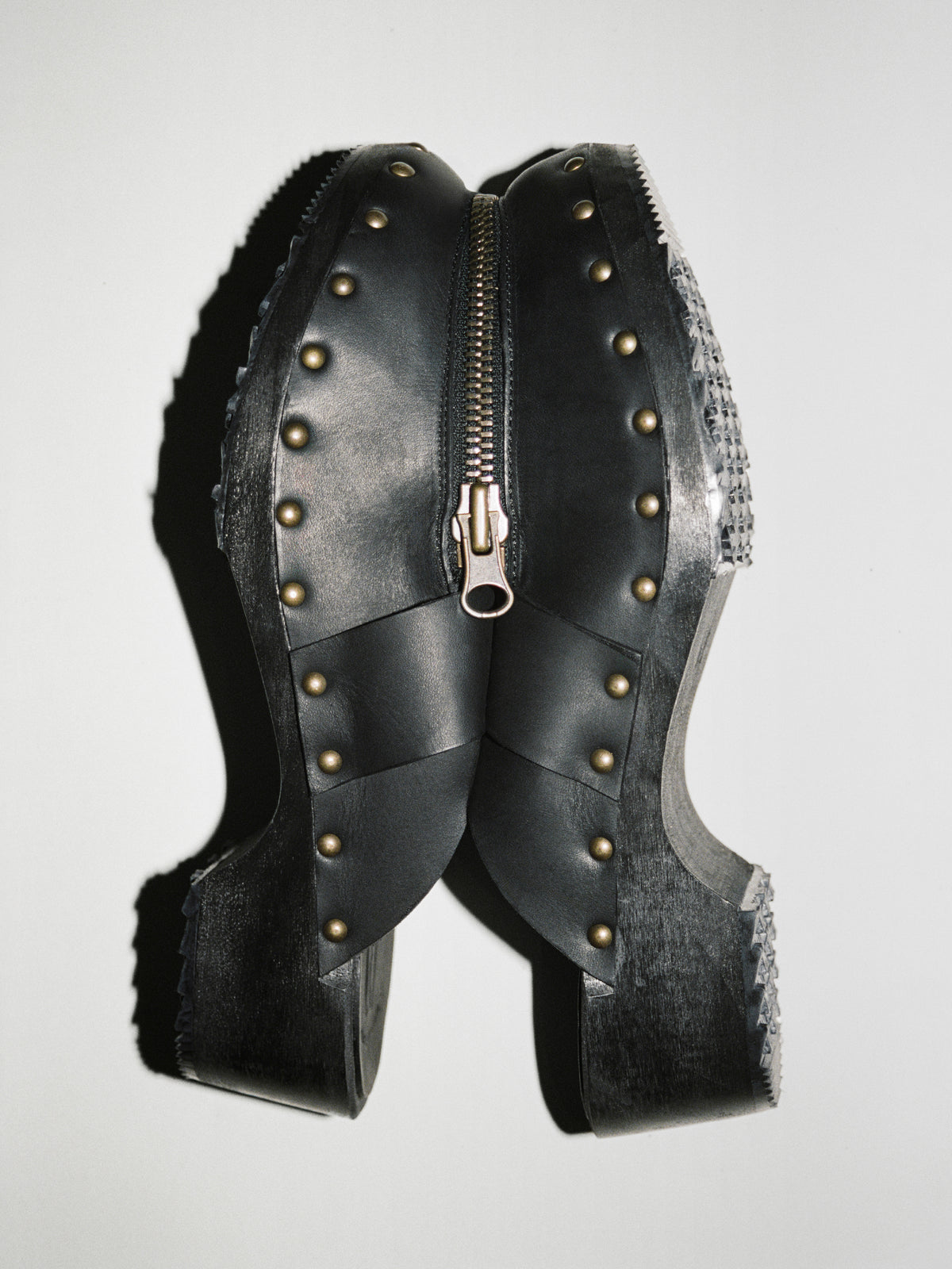 Zipped clogs