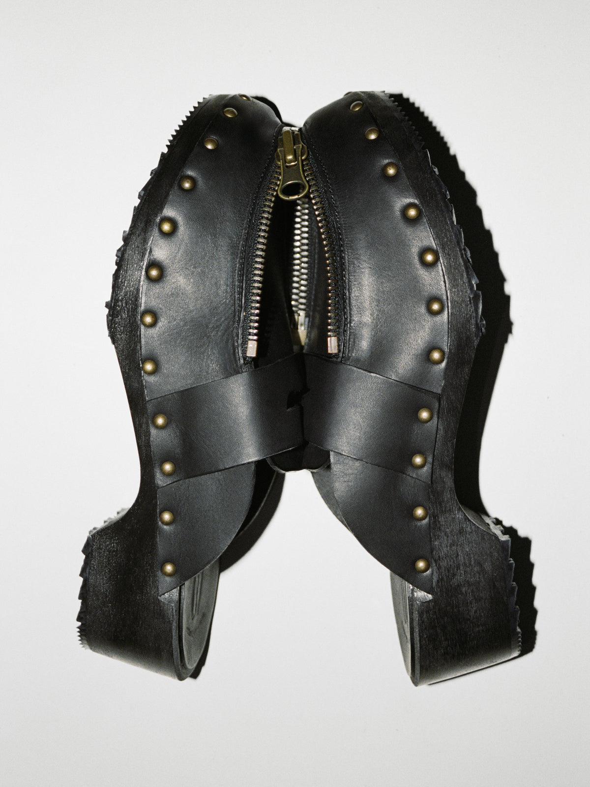 Zipped clogs